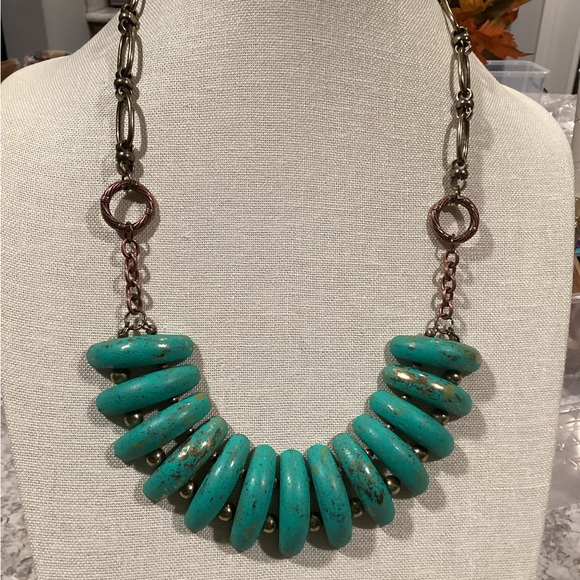 Chic Turquoise Wooden Beaded Necklace - Picture 2 of 3